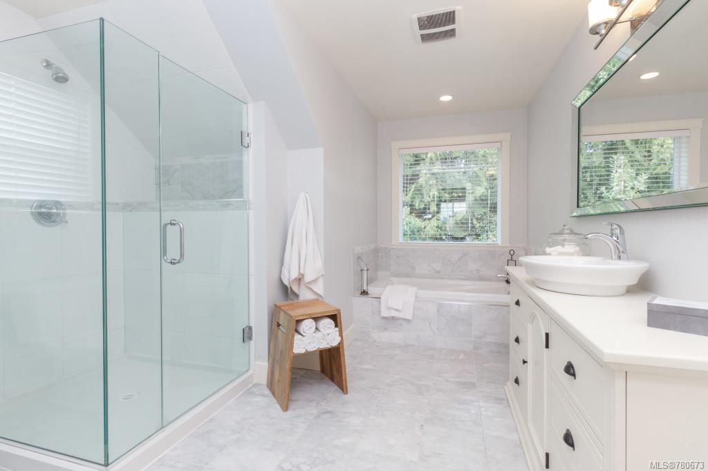 listing image 16048592479045822786