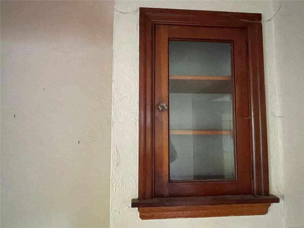 listing image 16043338670089