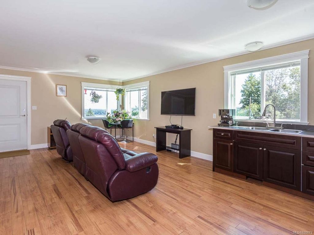 listing image 16042794101422