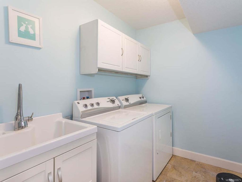listing image 16041843192075