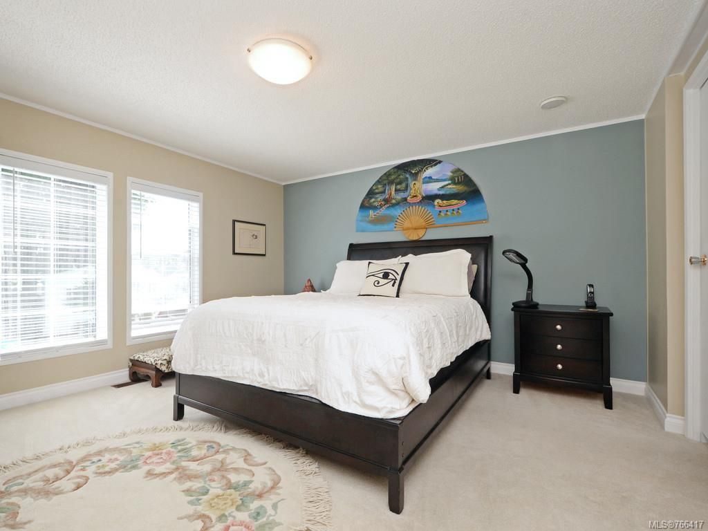 listing image 16048857532856200346