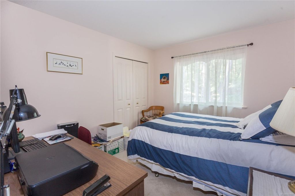 listing image 16046902751281710975