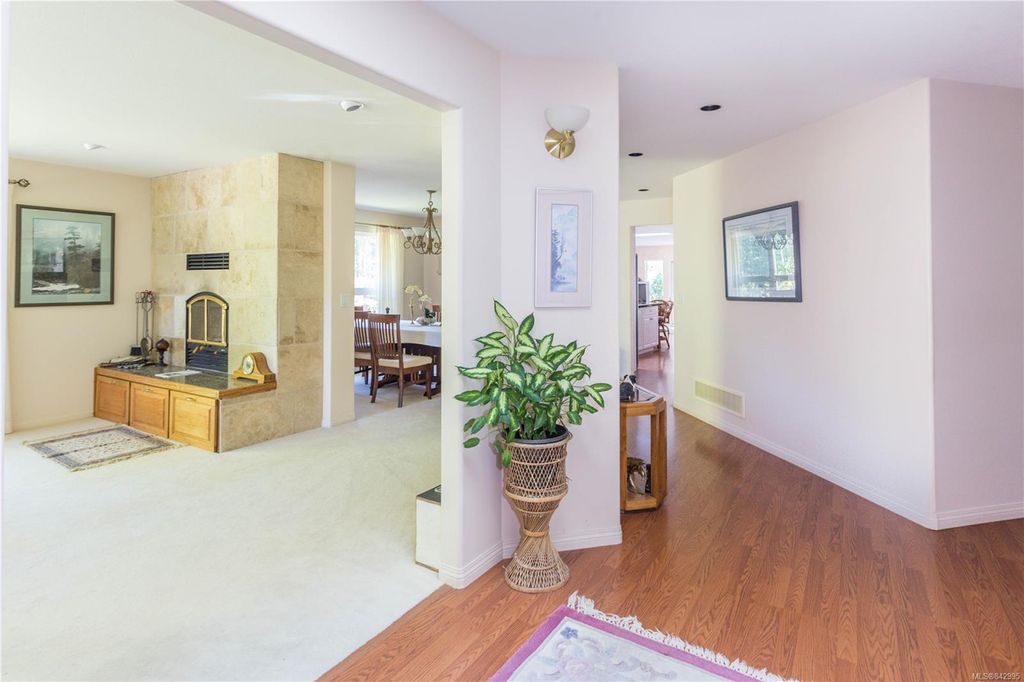 listing image 16047500084077320880