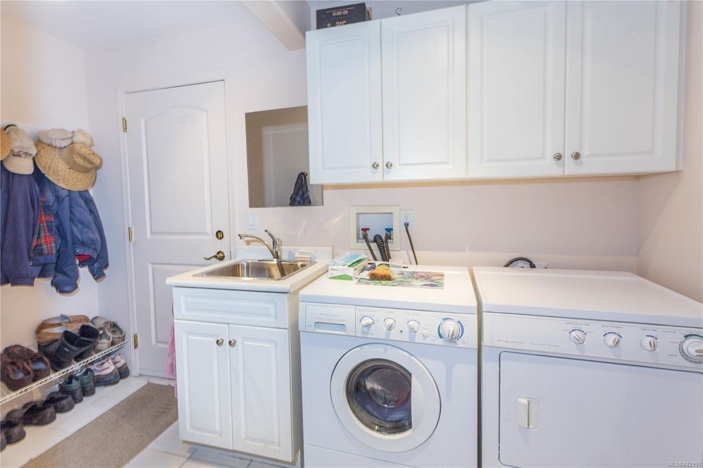 listing image 16041118923978675349