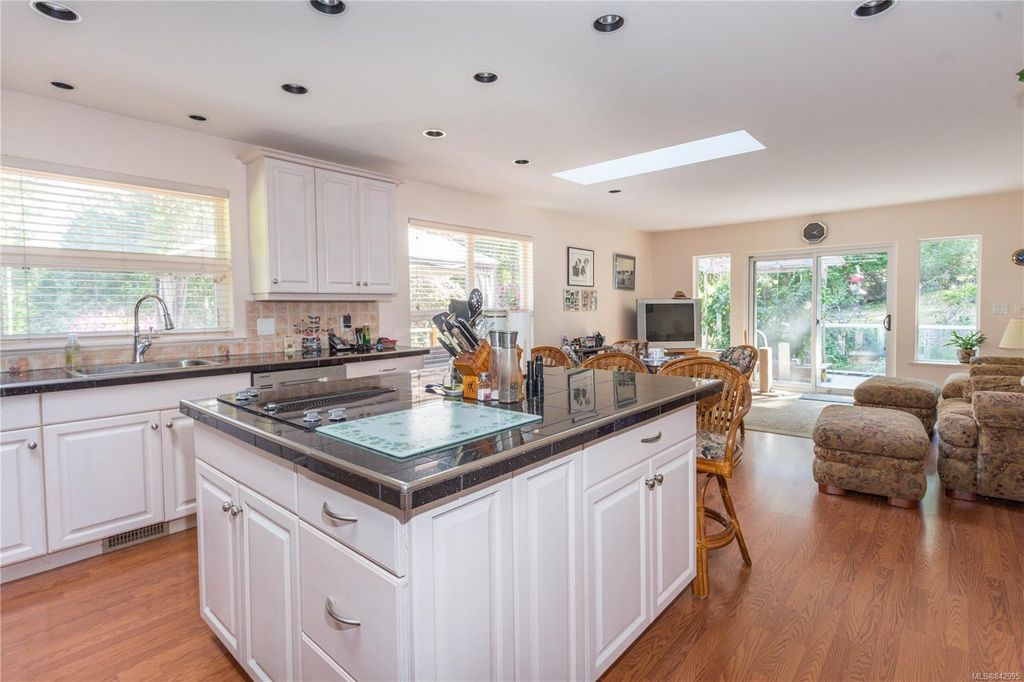 listing image 16042789270469562462
