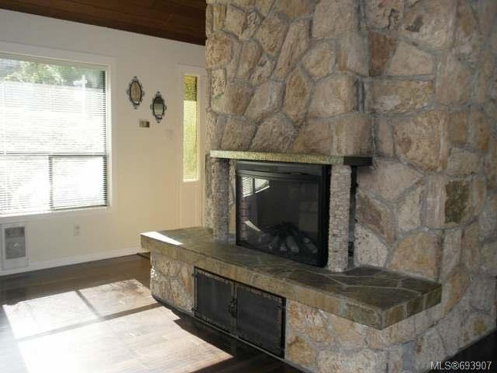 listing image 16041578695209399816