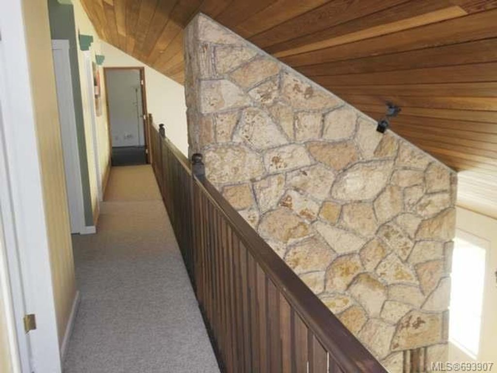 listing image 16048792418886957268