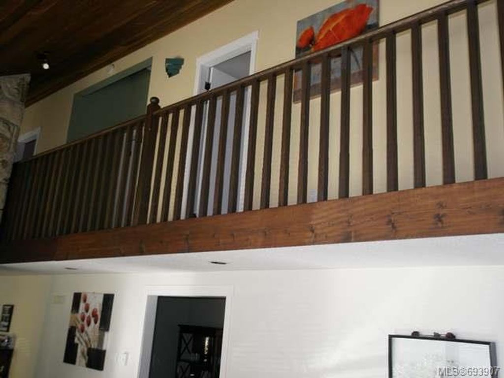 listing image 16044115107502680473