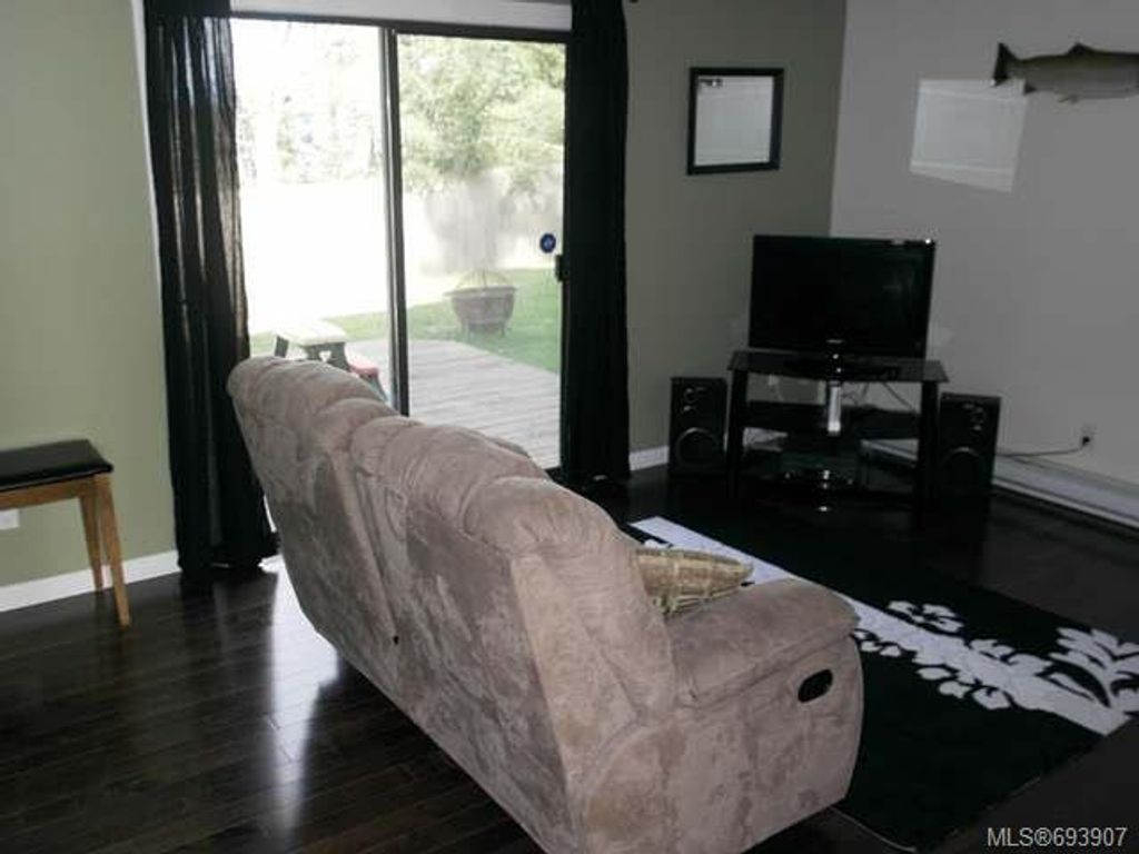 listing image 16043066436360214476