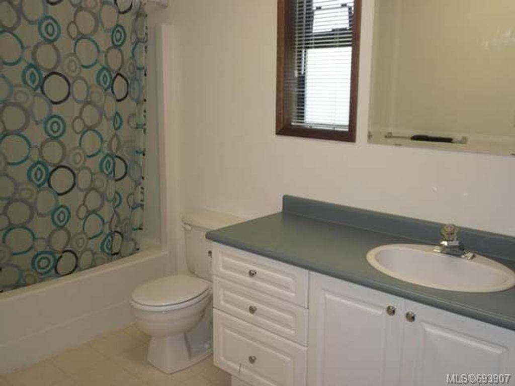 listing image 16044618770915652381