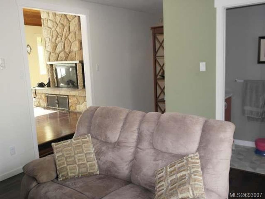 listing image 16040289845084099535