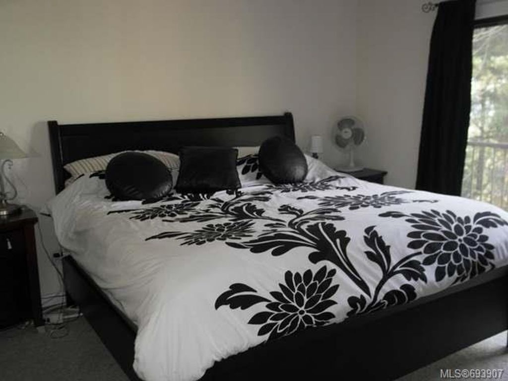 listing image 16049711037476050464