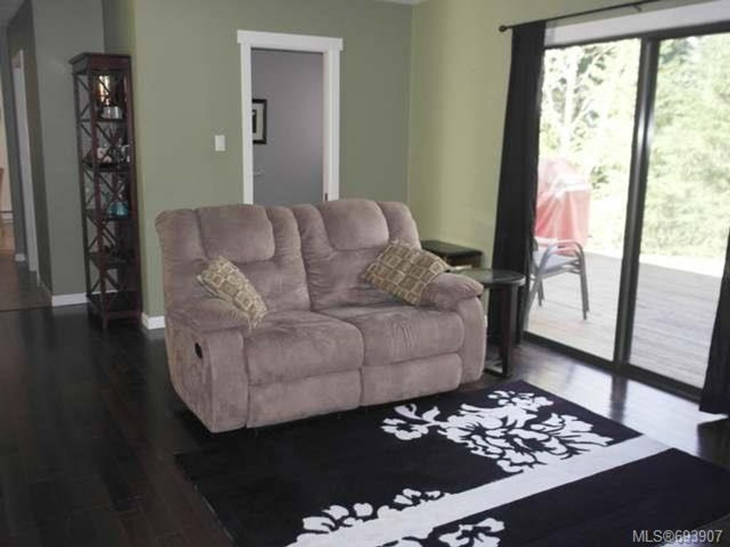 listing image 16045092533923454440