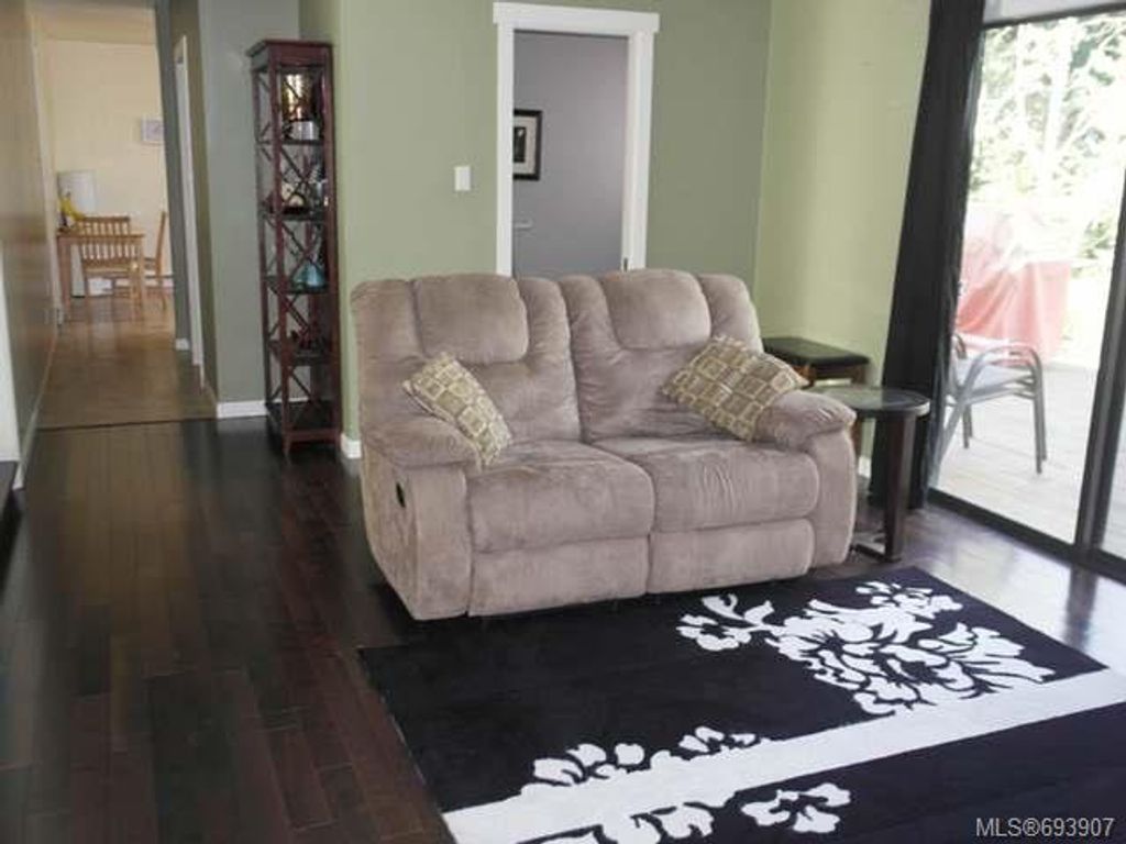 listing image 16044881427997999606