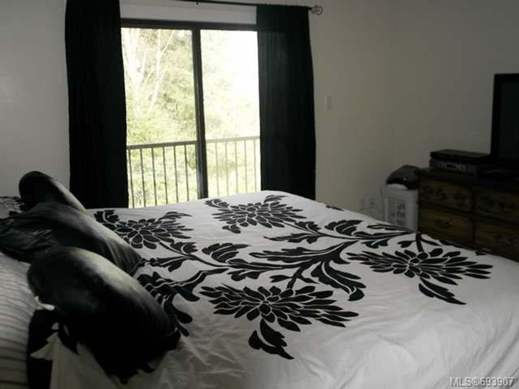 listing image 16046945698622389002