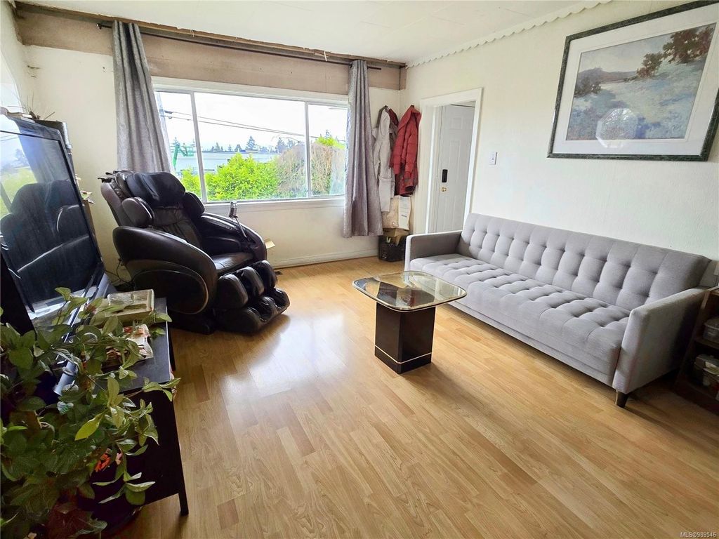 listing image 16042543089834320343