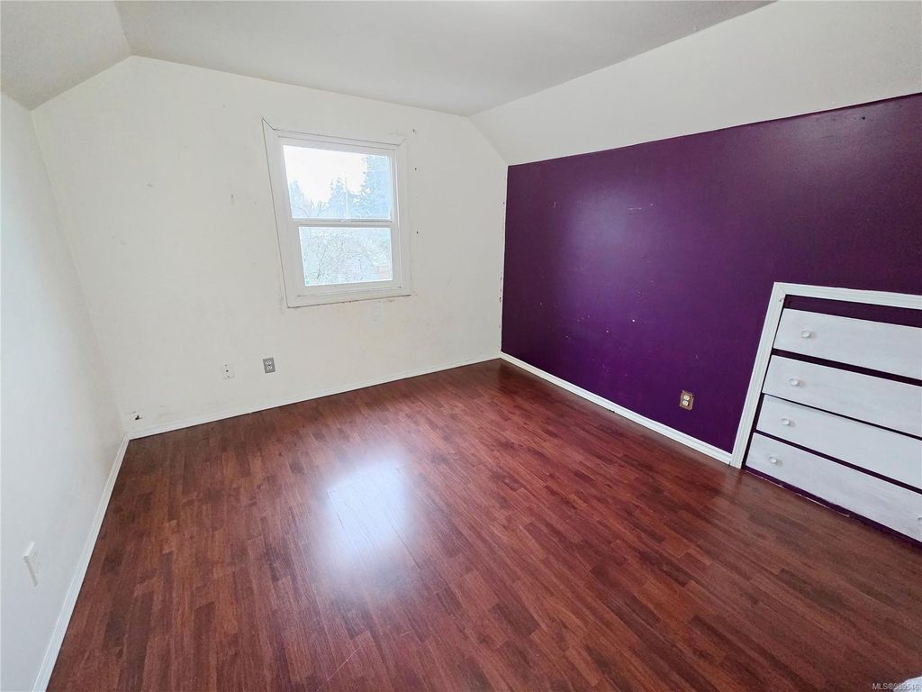 listing image 16048265184427246790