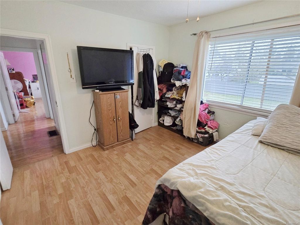 listing image 16042981912328438744