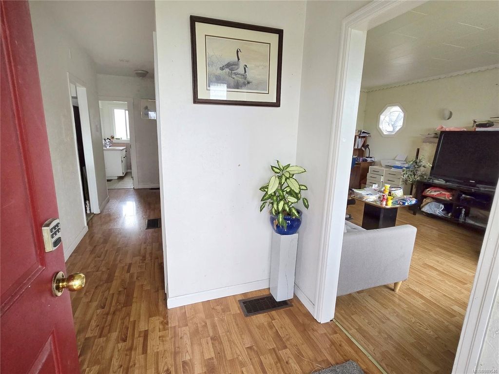 listing image 16047858648613690279