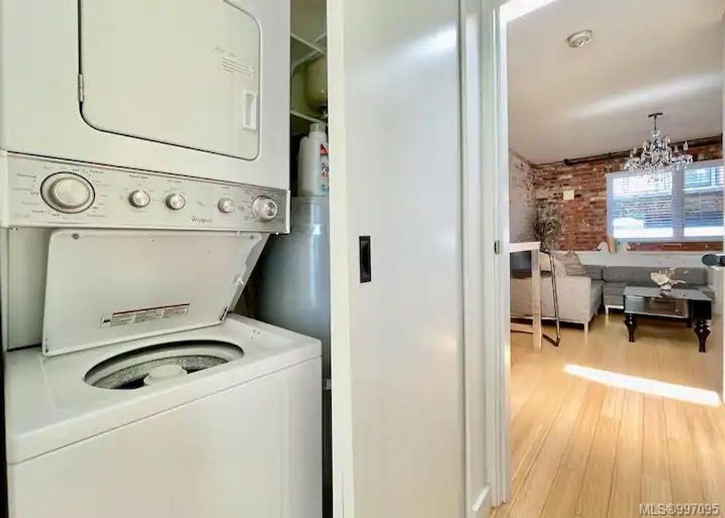 listing image 16041409216559731487