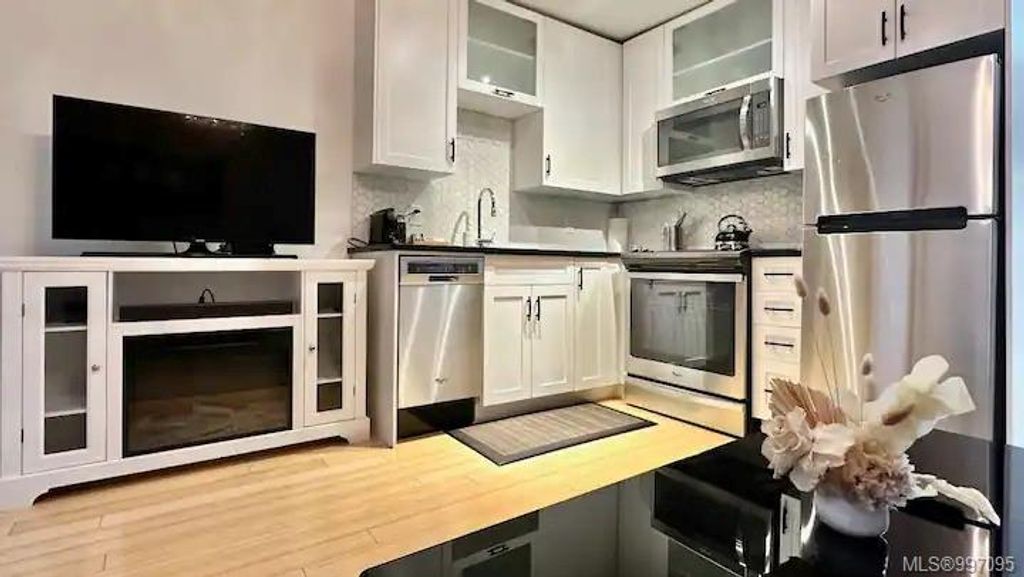 listing image 16044107950704434925