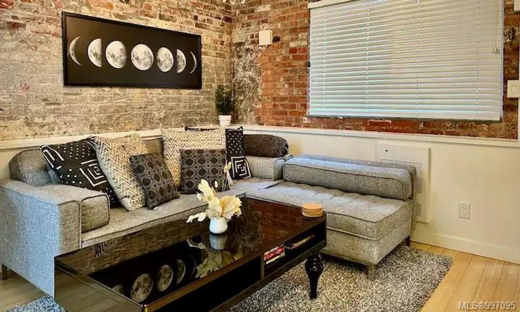listing image 16047467106190099179