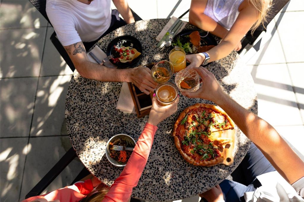 listing image 16041737489702866322