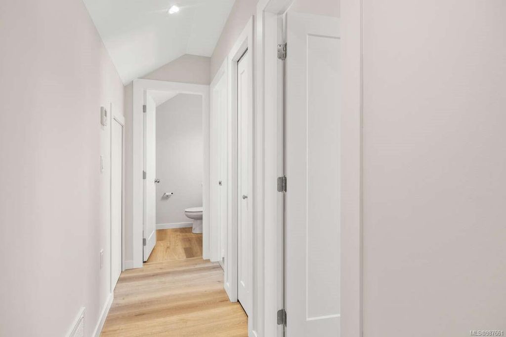 listing image 16043528976883714936