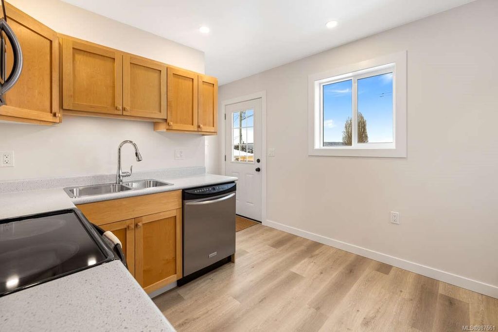 listing image 16047370255755233555