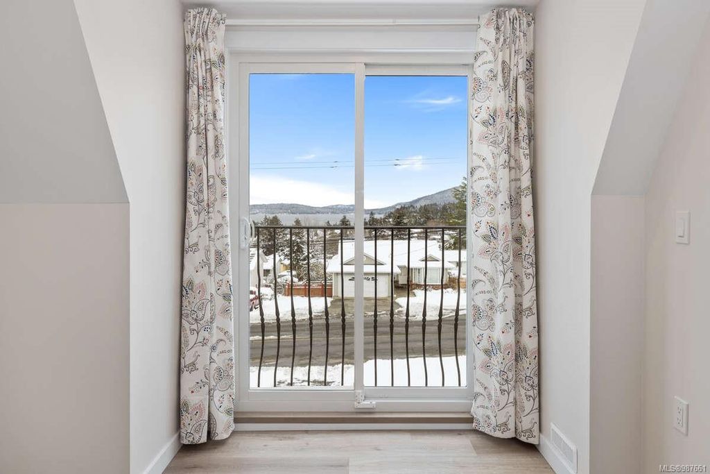 listing image 16046870803335504427