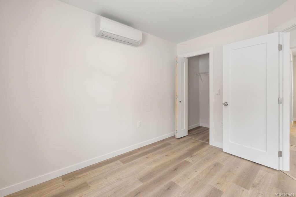 listing image 16049846783362279855