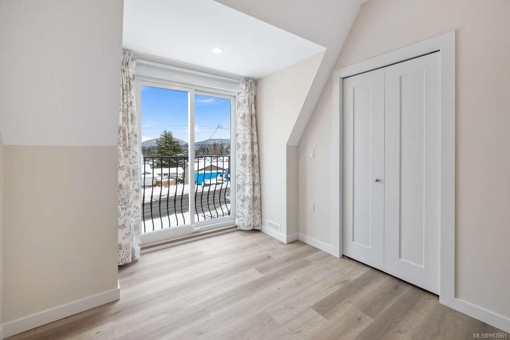 listing image 16046589208976055443