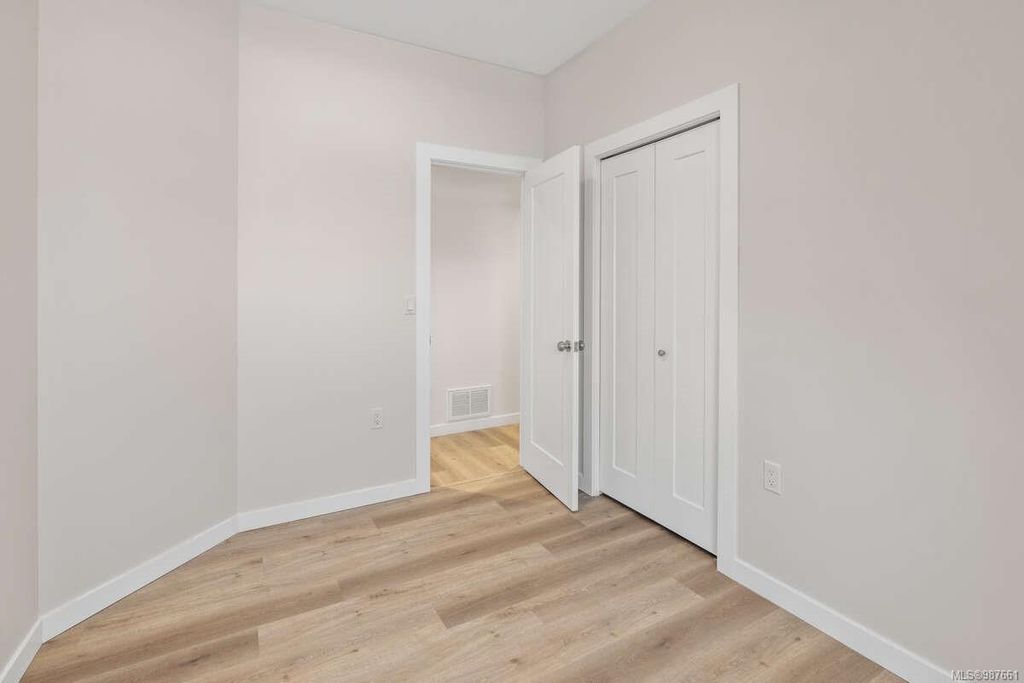 listing image 16047586176394216155
