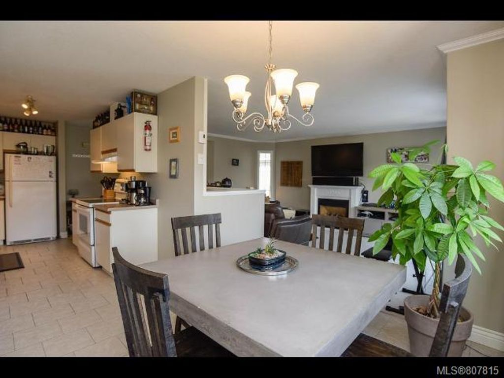 listing image 16043409141349600416