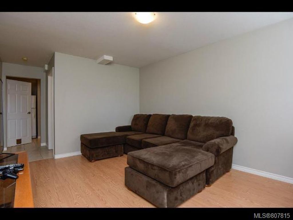 listing image 16044081753800735180