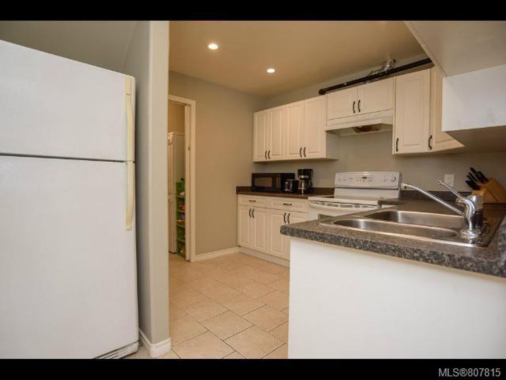 listing image 16043425032654356404