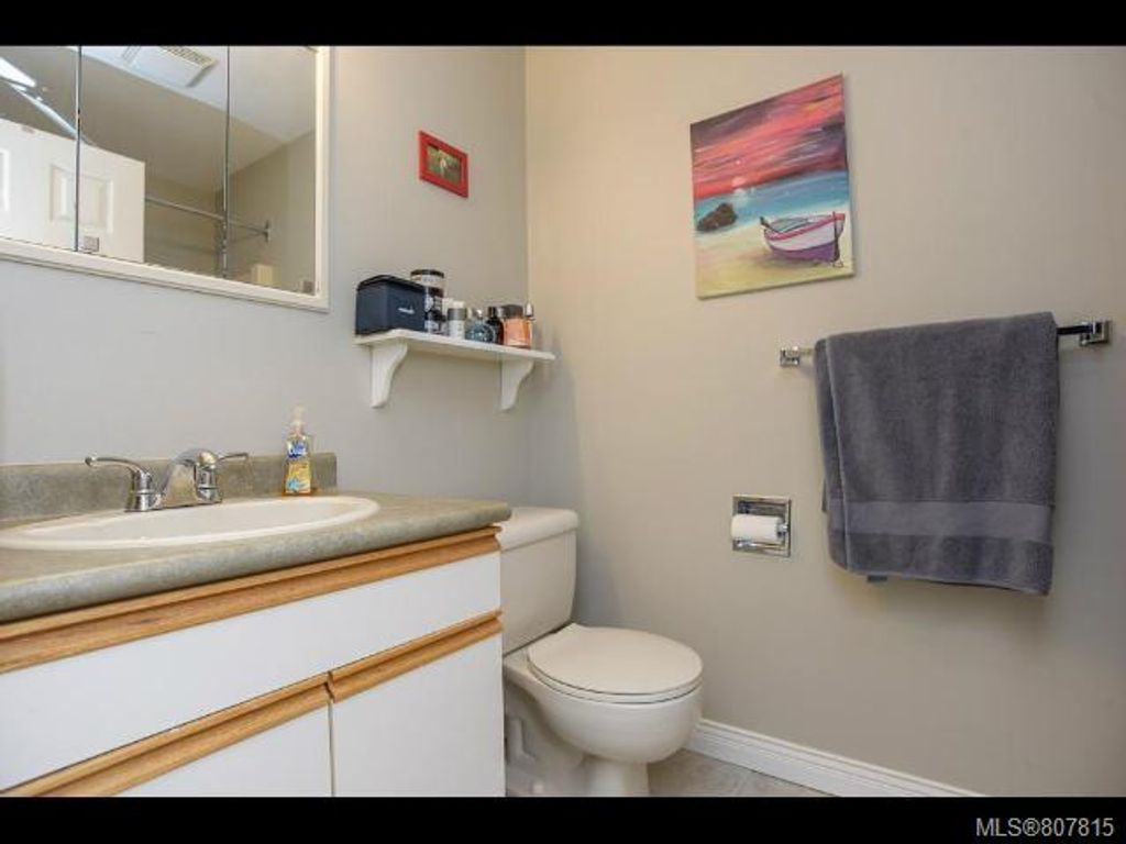 listing image 16047438827264810193