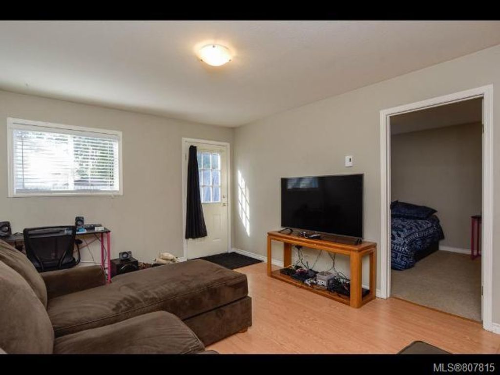 listing image 16047965772353559245