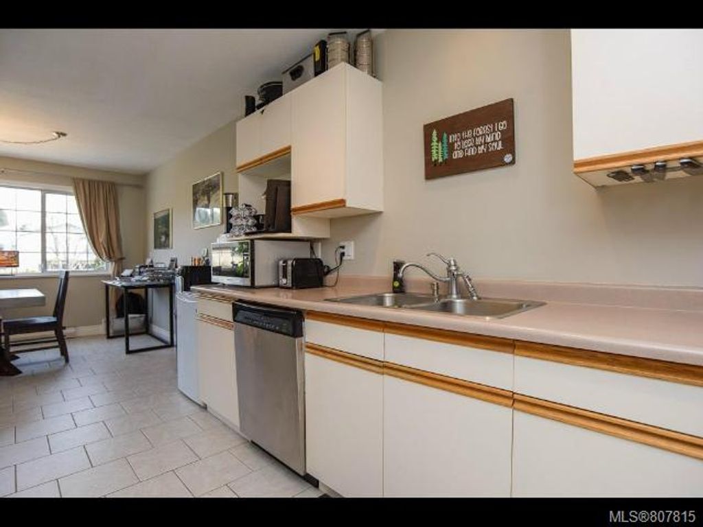 listing image 16049371930166201965