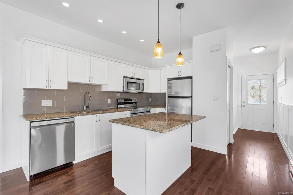 listing image 16044761432042145484