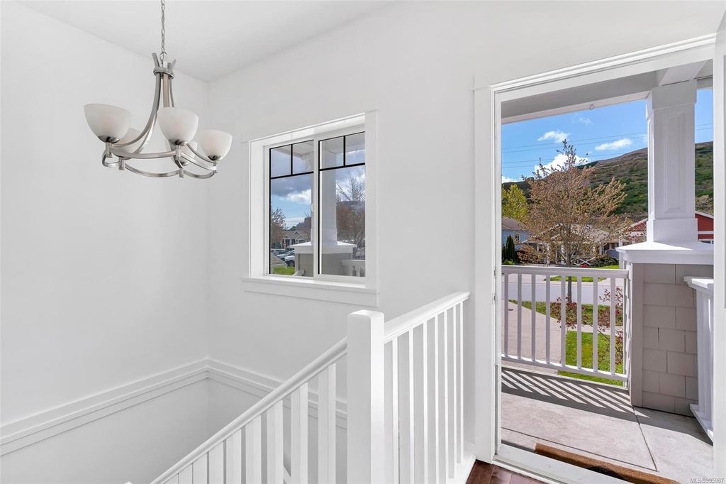 listing image 16042392934742663008