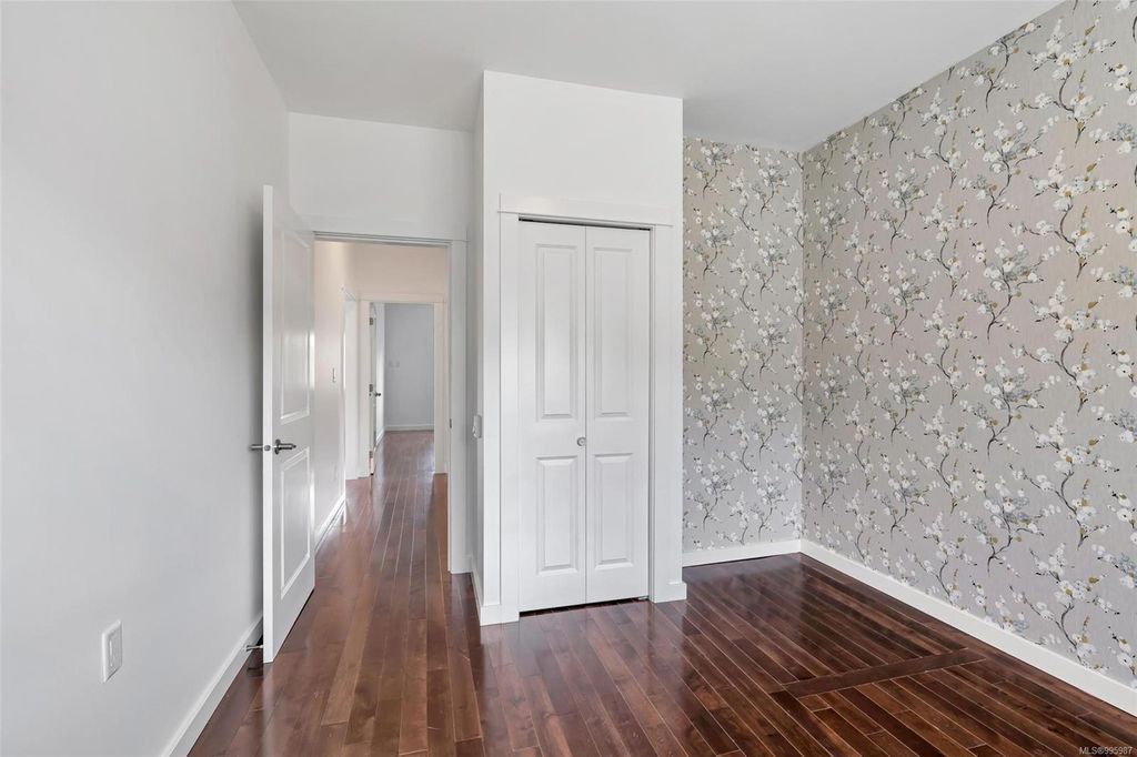 listing image 16048956872521819837