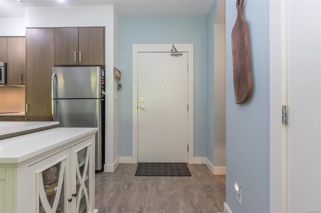 listing image 16042526828495
