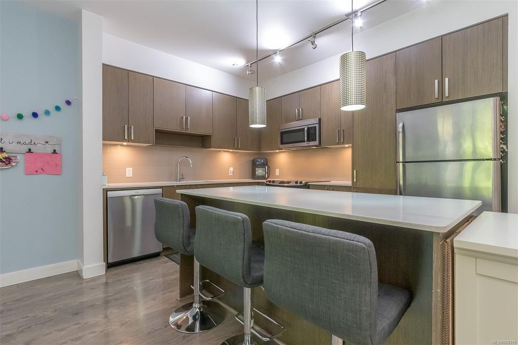 listing image 16042124896749