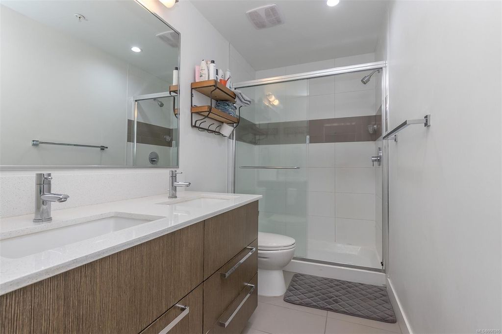 listing image 16043369565501