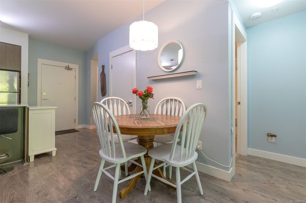 listing image 16044079733062