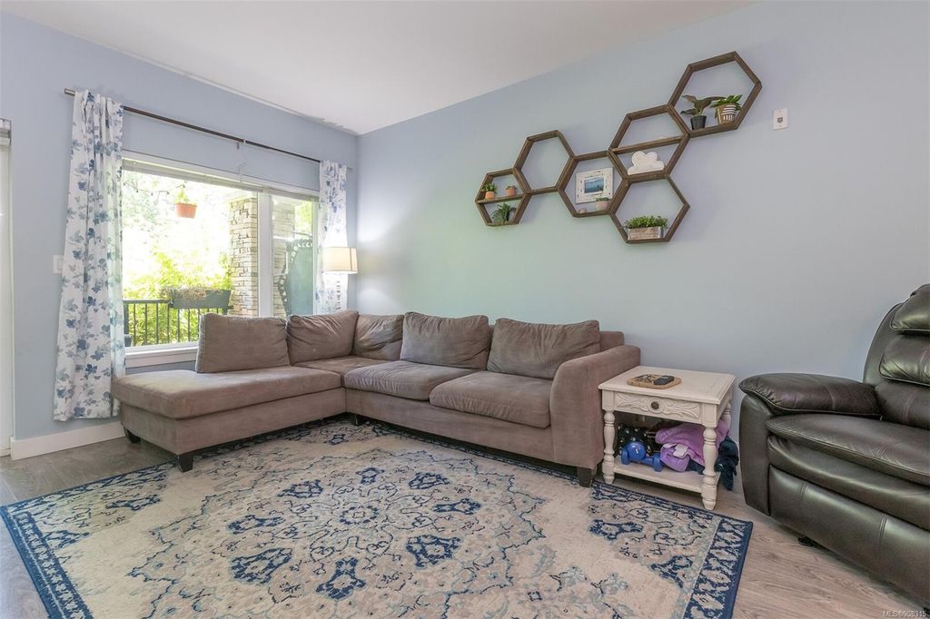 listing image 160498358900