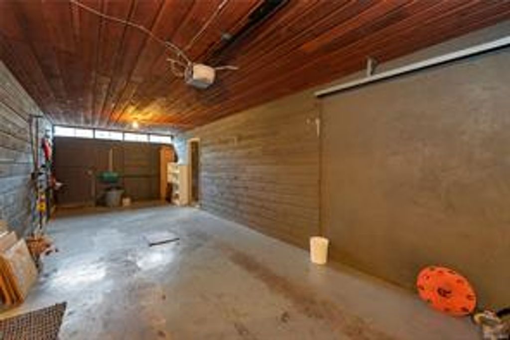 listing image 16043714381814