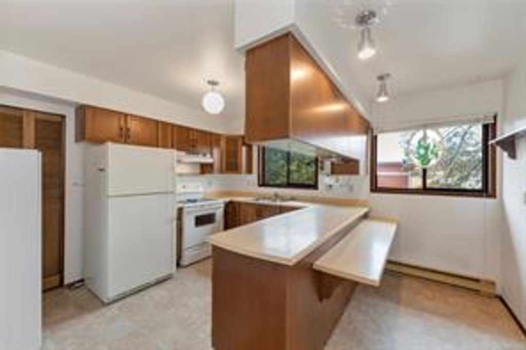 listing image 16042675655128