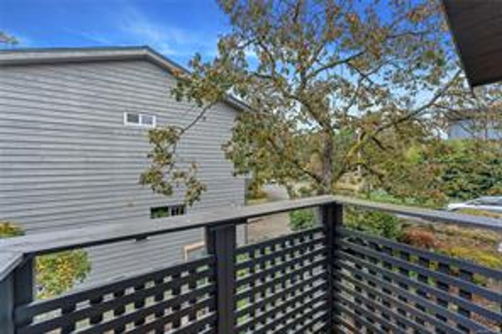 listing image 16041412250237